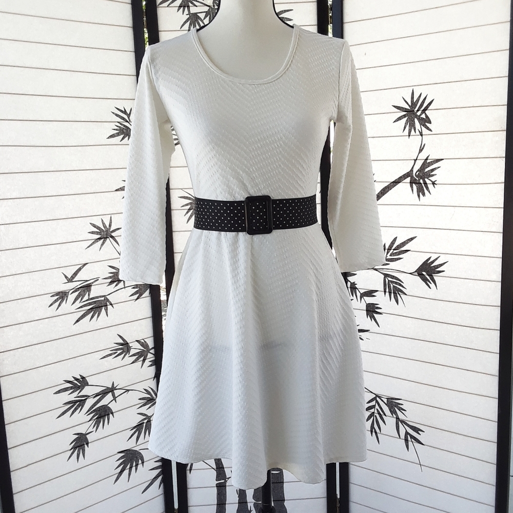 Vintage 1990s White Textured 3/4 Sleeve Fit and Flare Dress